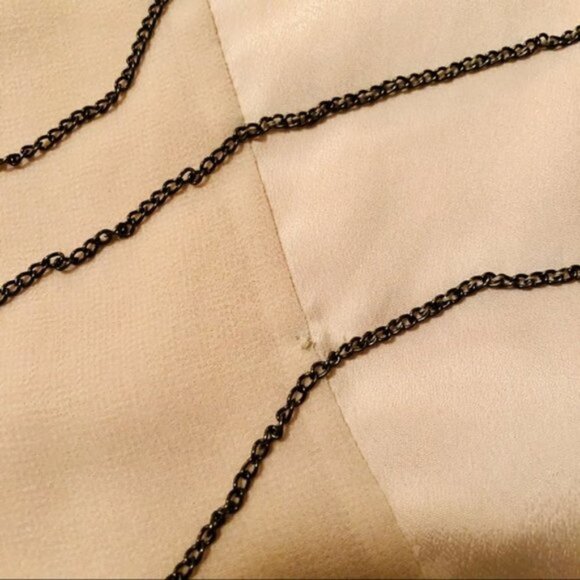 Urban Outfitters Top Cream with Thin Chain Trim Sleeveless size Medium - Picture 9 of 10